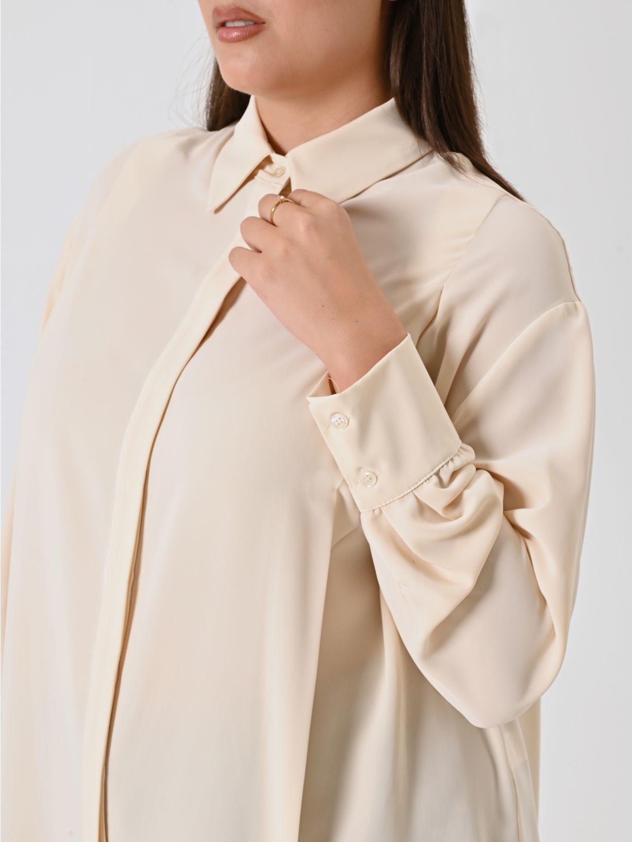 Curvy White Shirt in_i5