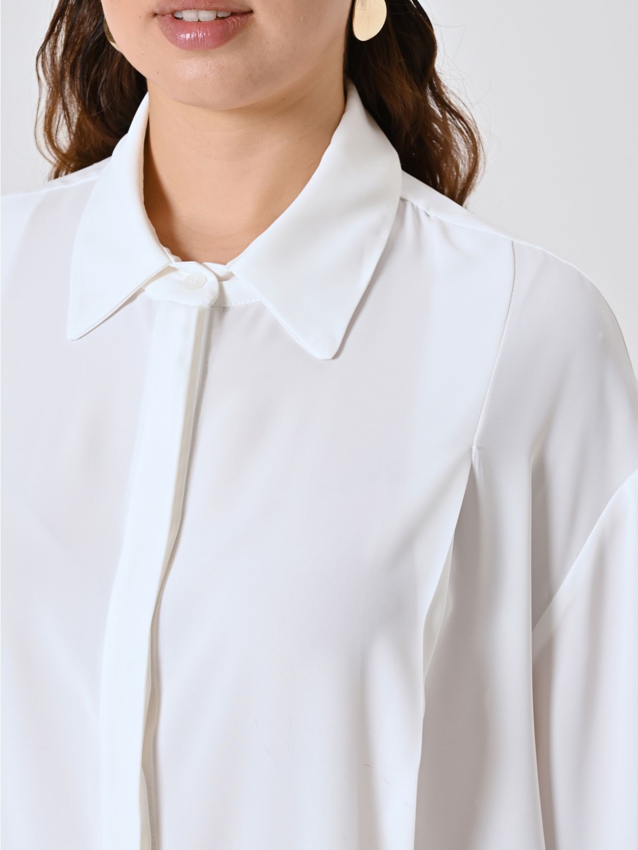 Curvy White Shirt in_i5