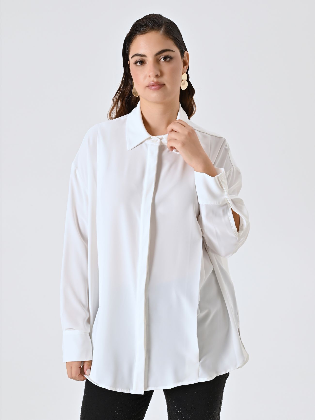 Curvy White Shirt in_i7