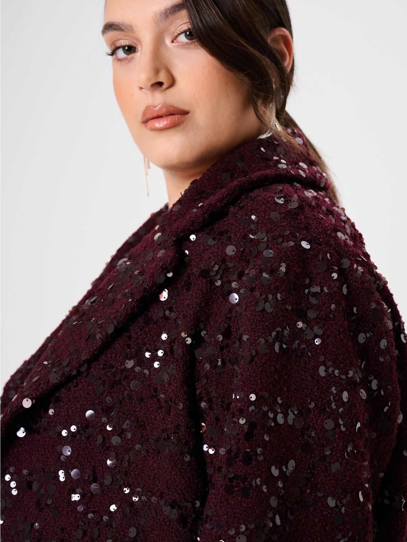 Cappotto Corto Curvy in Panno Bouclé Bordeaux con Paillettes in_i5
