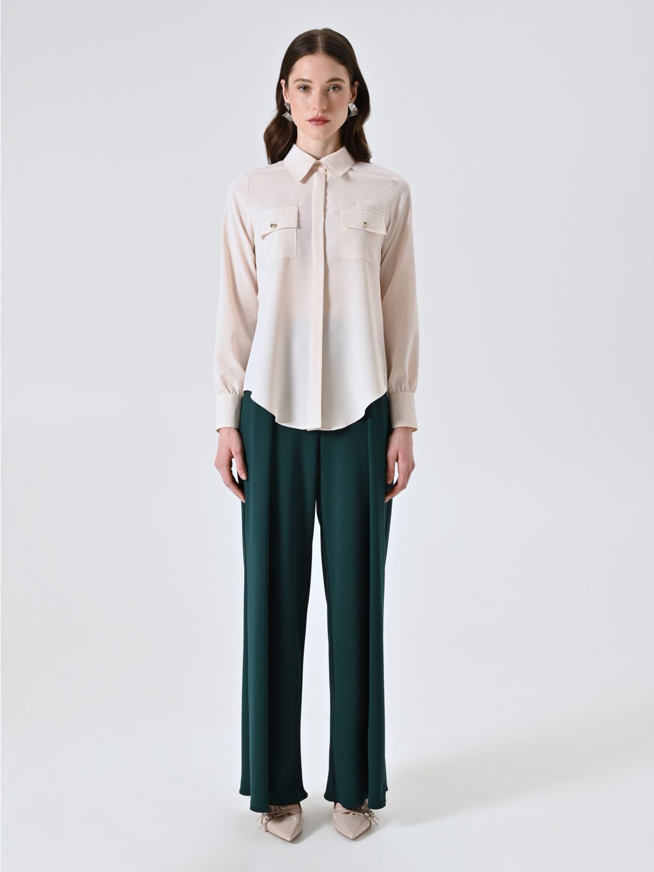 White Shirt with Utility Pockets det_1