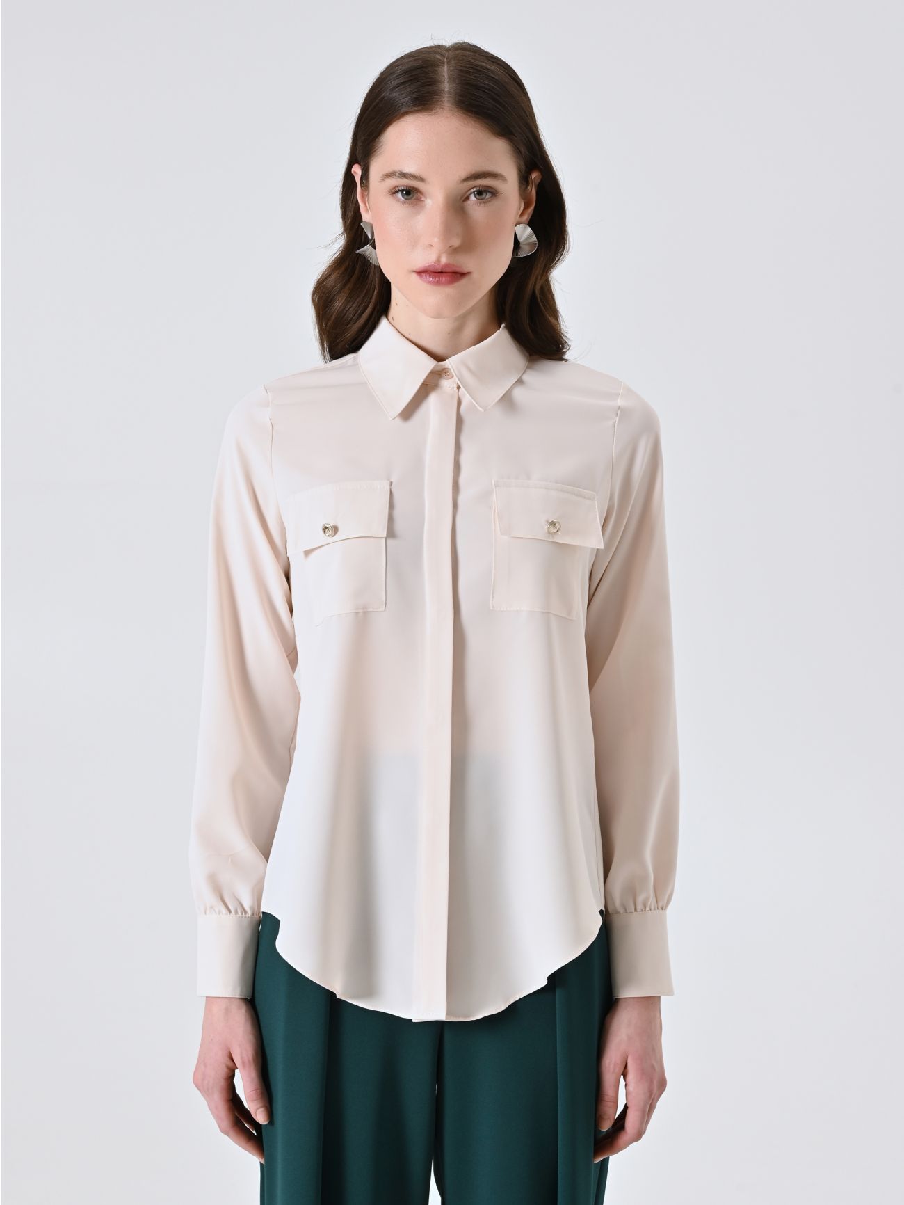 White Shirt with Utility Pockets det_2