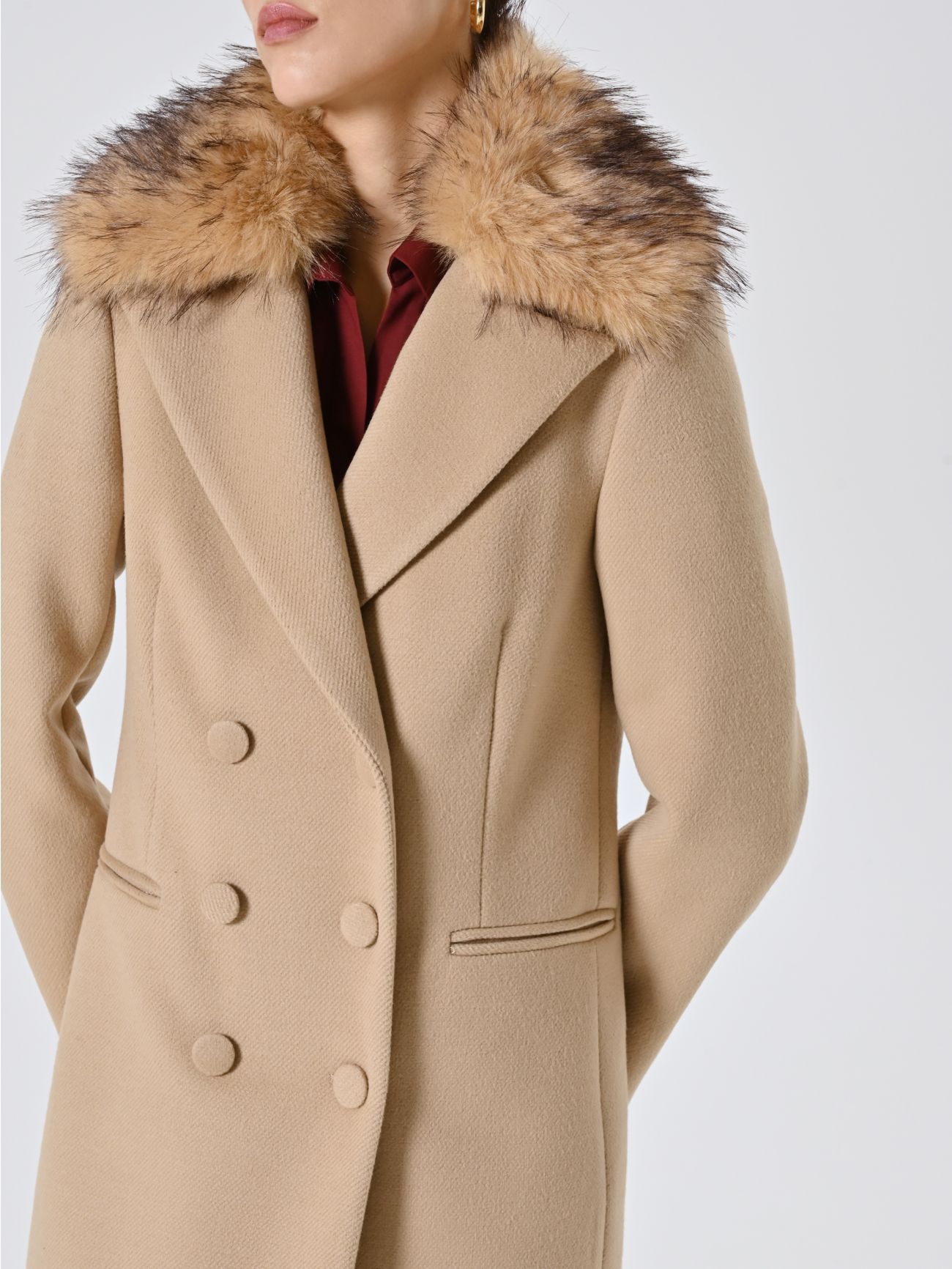 Manteau maxi couleur camel avec col en fourrure in_i5
