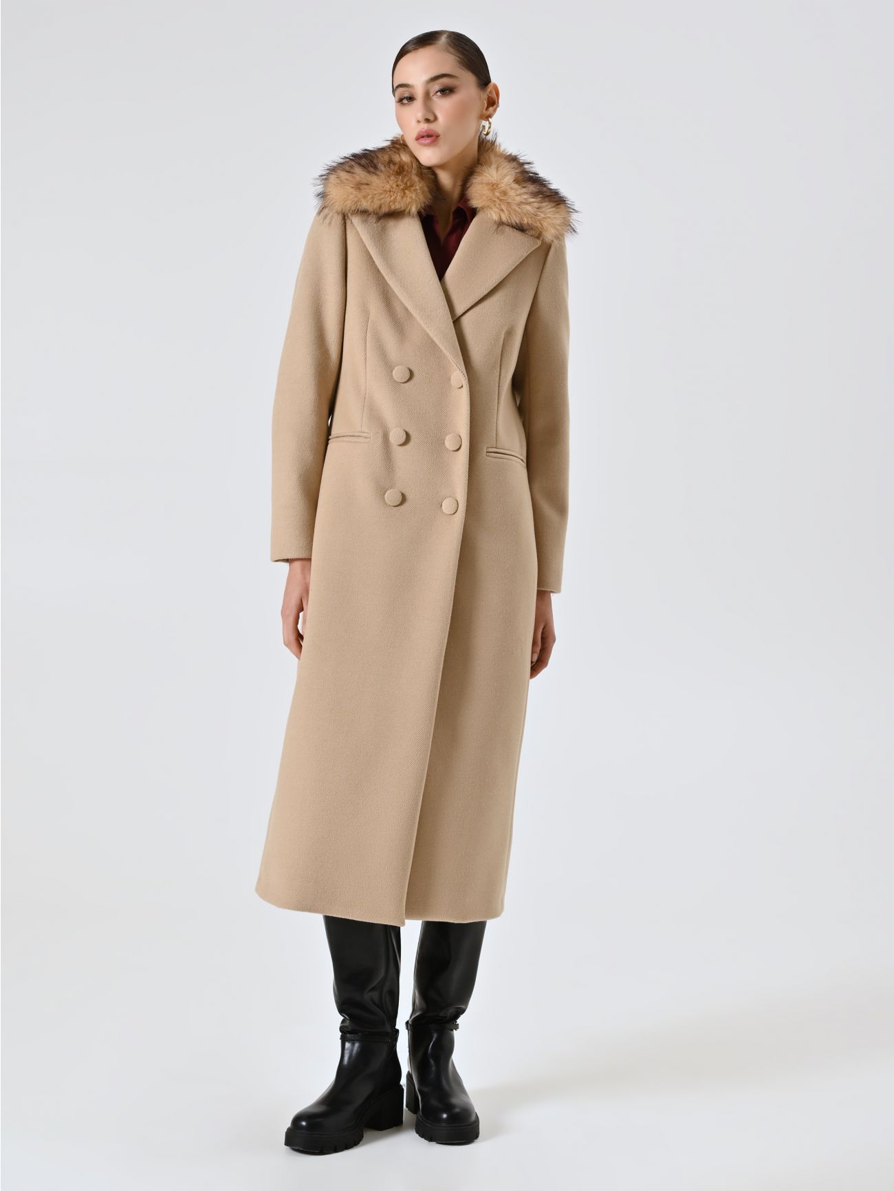 Manteau maxi couleur camel avec col en fourrure in_i7