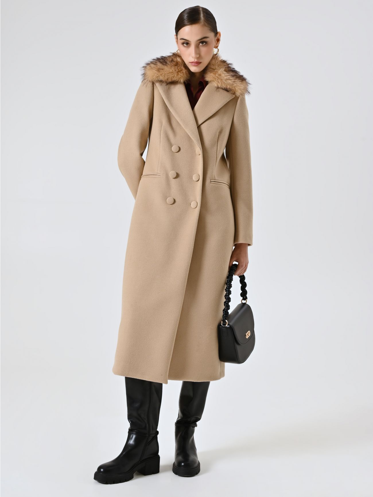 Manteau maxi couleur camel avec col en fourrure  Rinascimento