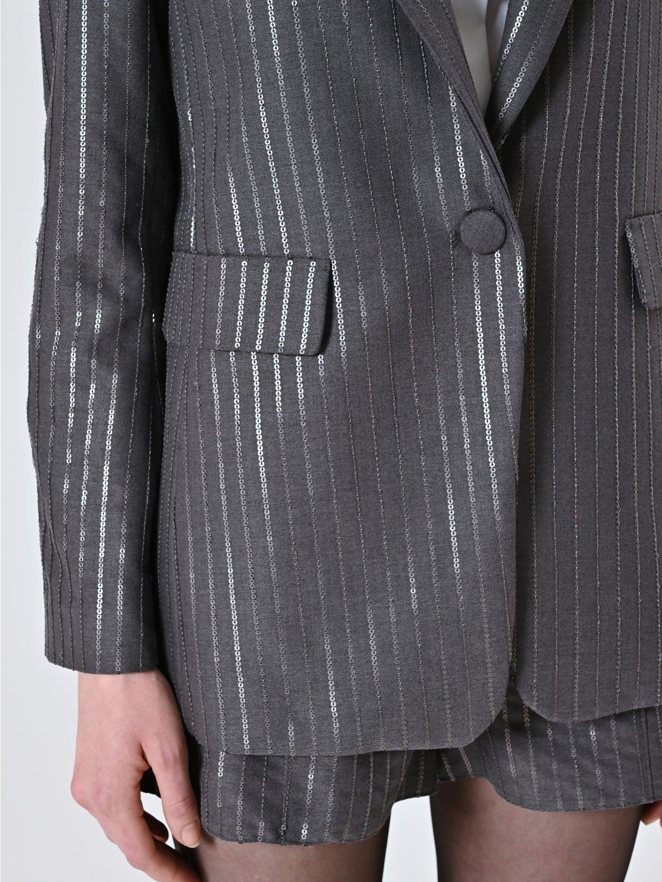 Jacke mit Nadelstreifen und Lurexfaden in_i5