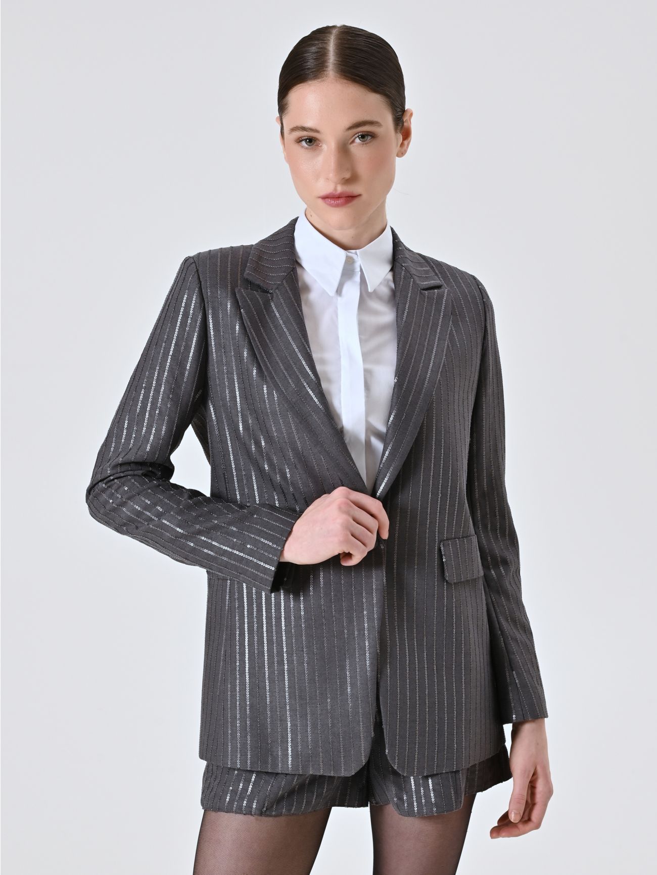 Jacke mit Nadelstreifen und Lurexfaden in_i7