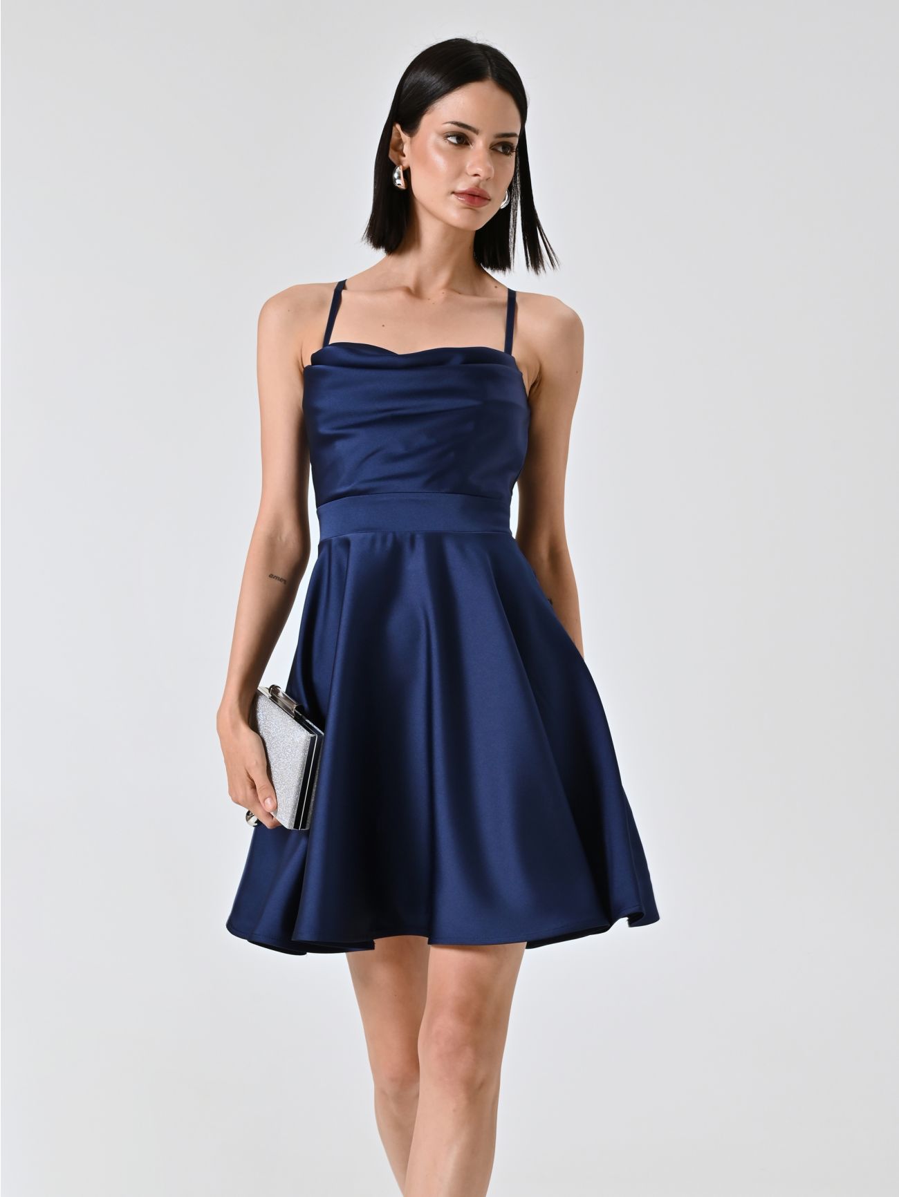 Kleid mit Tellerrock in Blau mit drapiertem Ausschnitt sp_e1