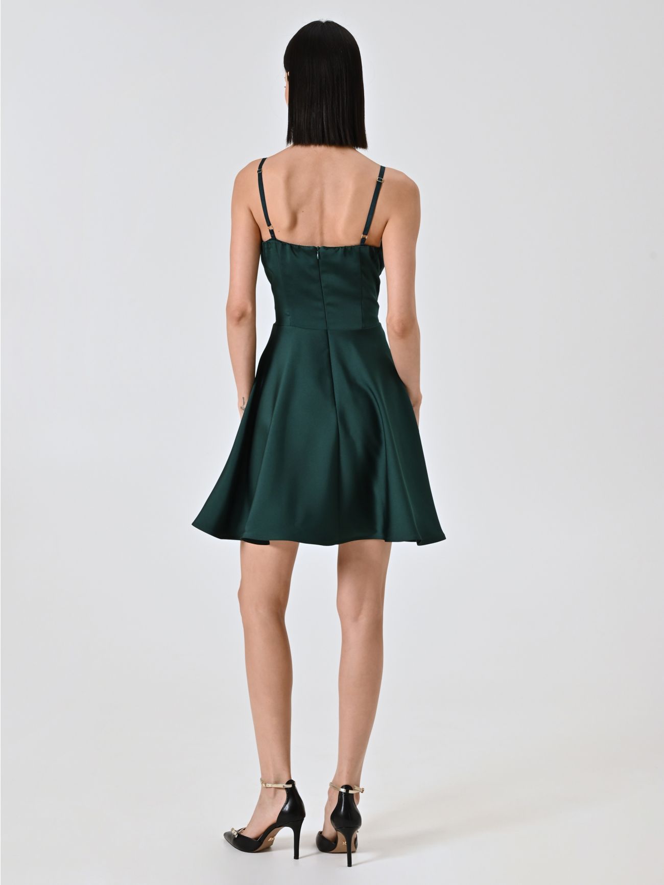 Kleid mit Tellerrock in Grün mit drapiertem Ausschnitt det_3