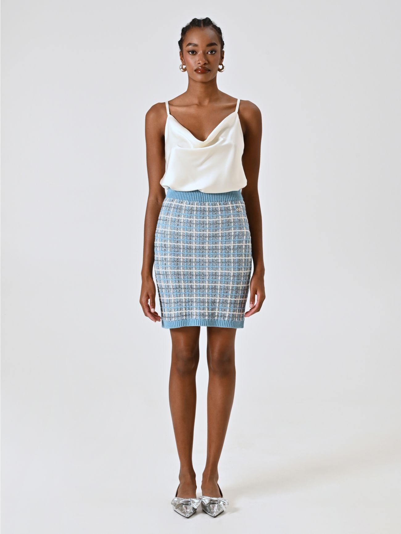 White Top with Draped Neckline det_1