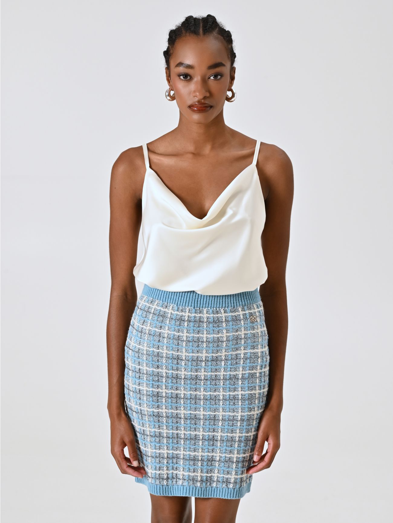 White Top with Draped Neckline det_2