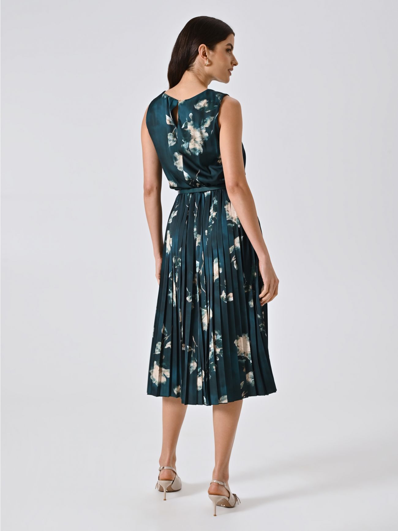 Grünes Plissee-Kleid mit Blumenmuster det_3