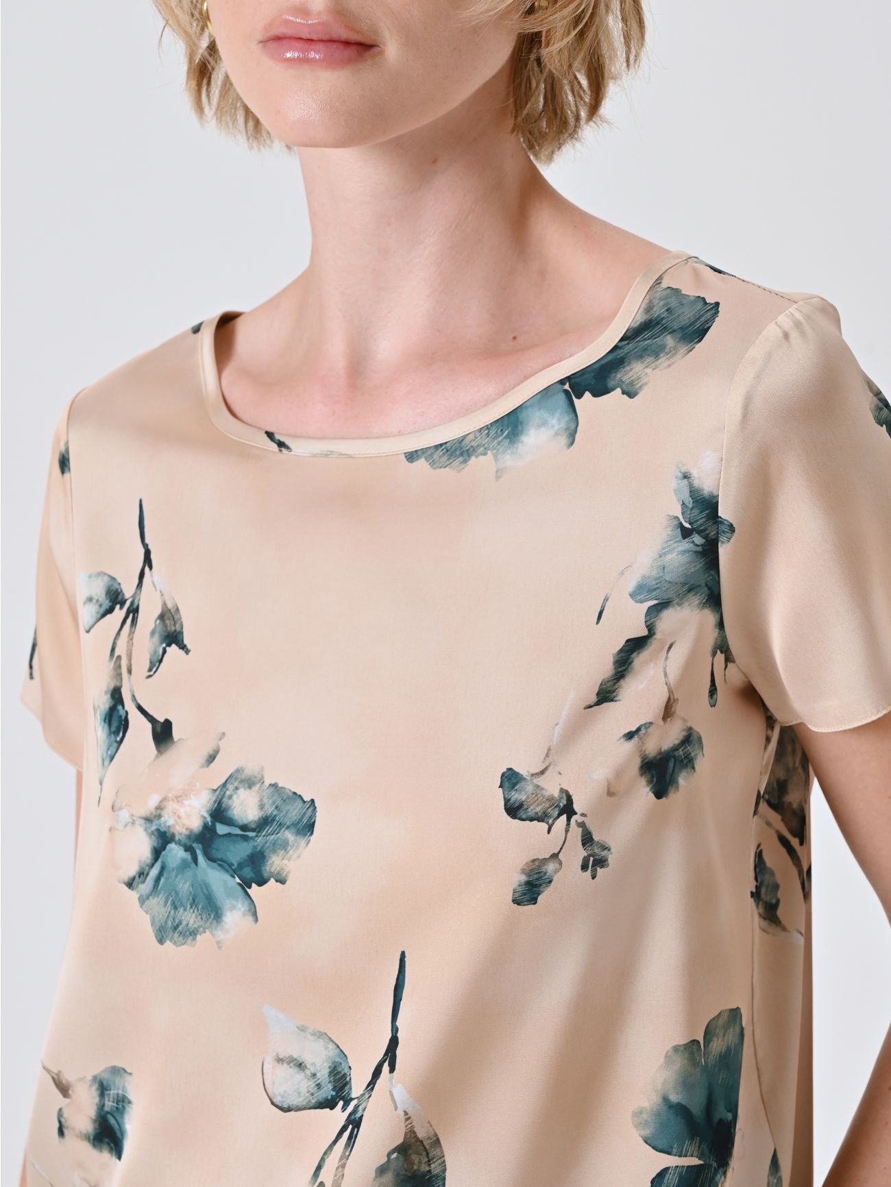 Blusa stampa Floreale Verde su Base Beige in_i5