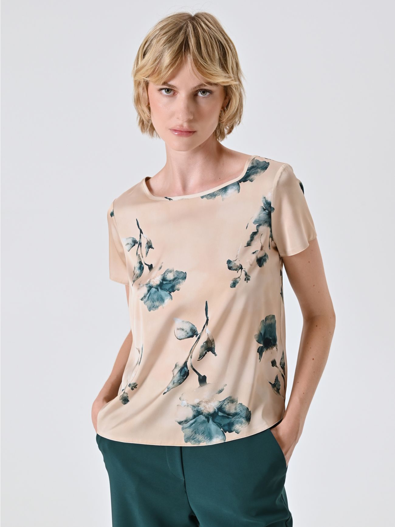 Blusa stampa Floreale Verde su Base Beige in_i7