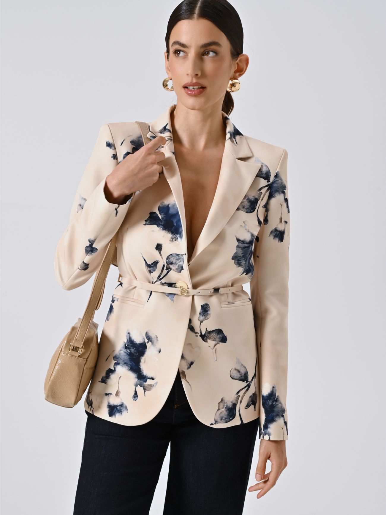 Chaqueta con estampado floral y cinturón fino sp_e1