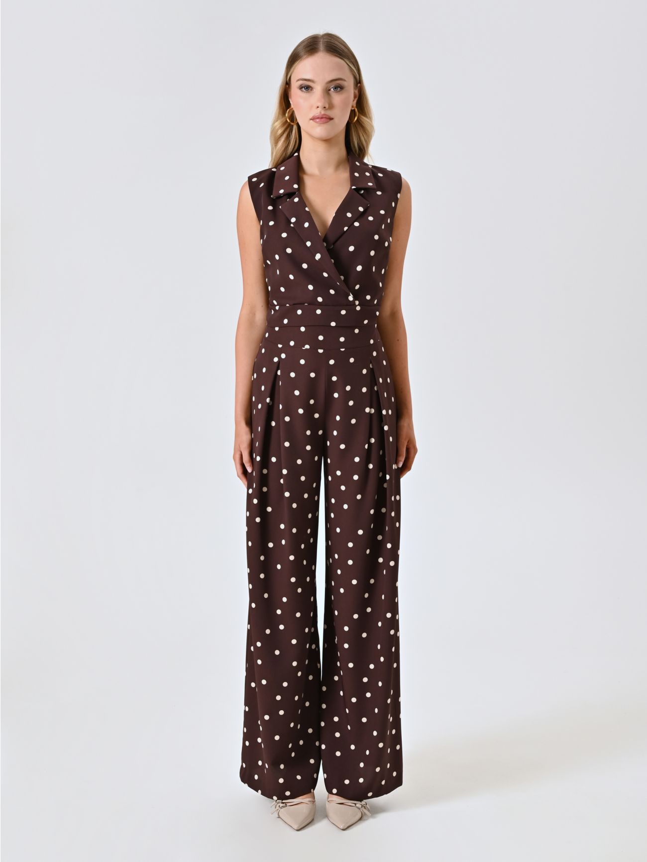 Brown Top with White Polka Dots det_1