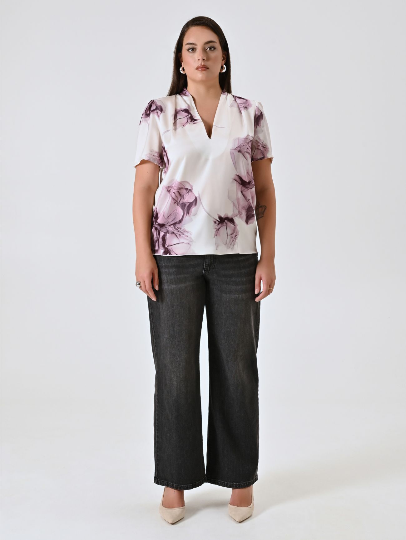 Blusa curvy con estampado floral det_1