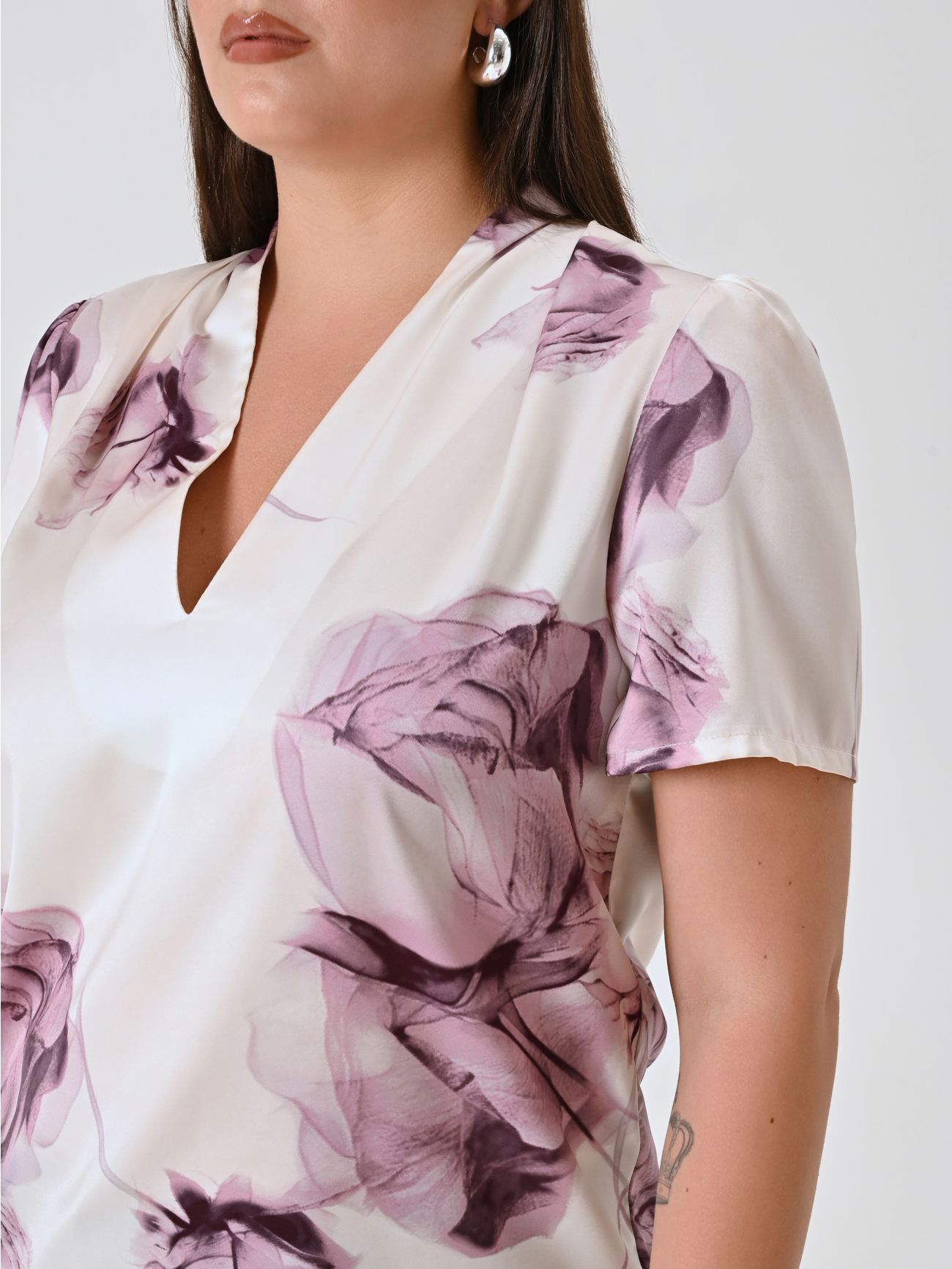 Blusa curvy con estampado floral in_i5