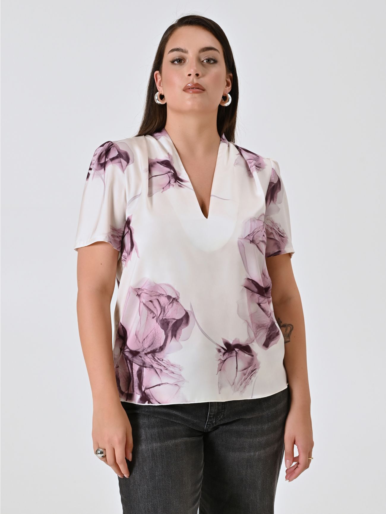 Blusa curvy con estampado floral in_i7