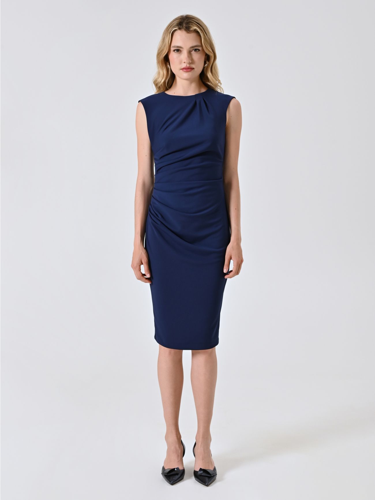 Robe fourreau drapée bleu marine en point de Milan det_1