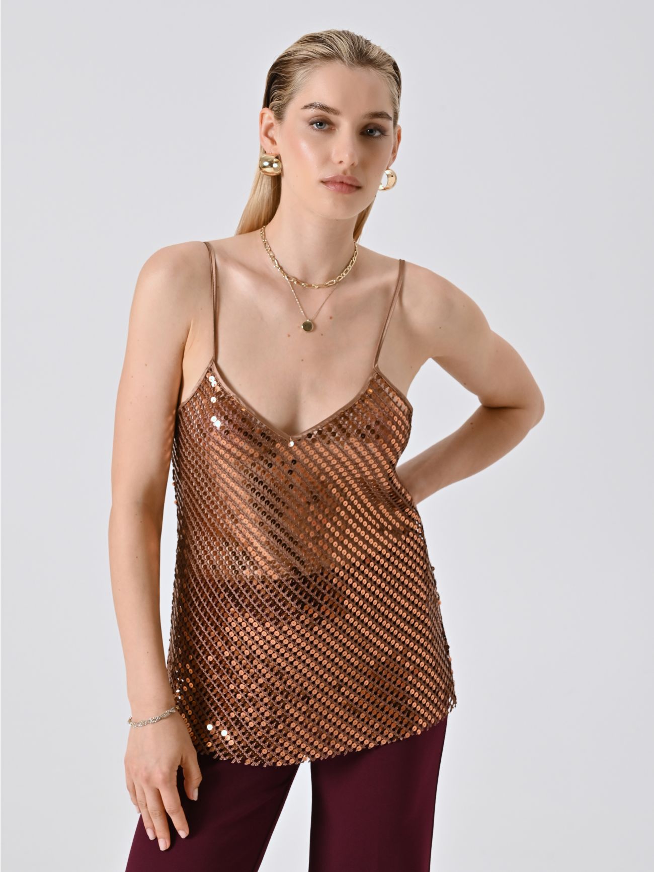 Top marrón chocolate con lentejuelas in_i7