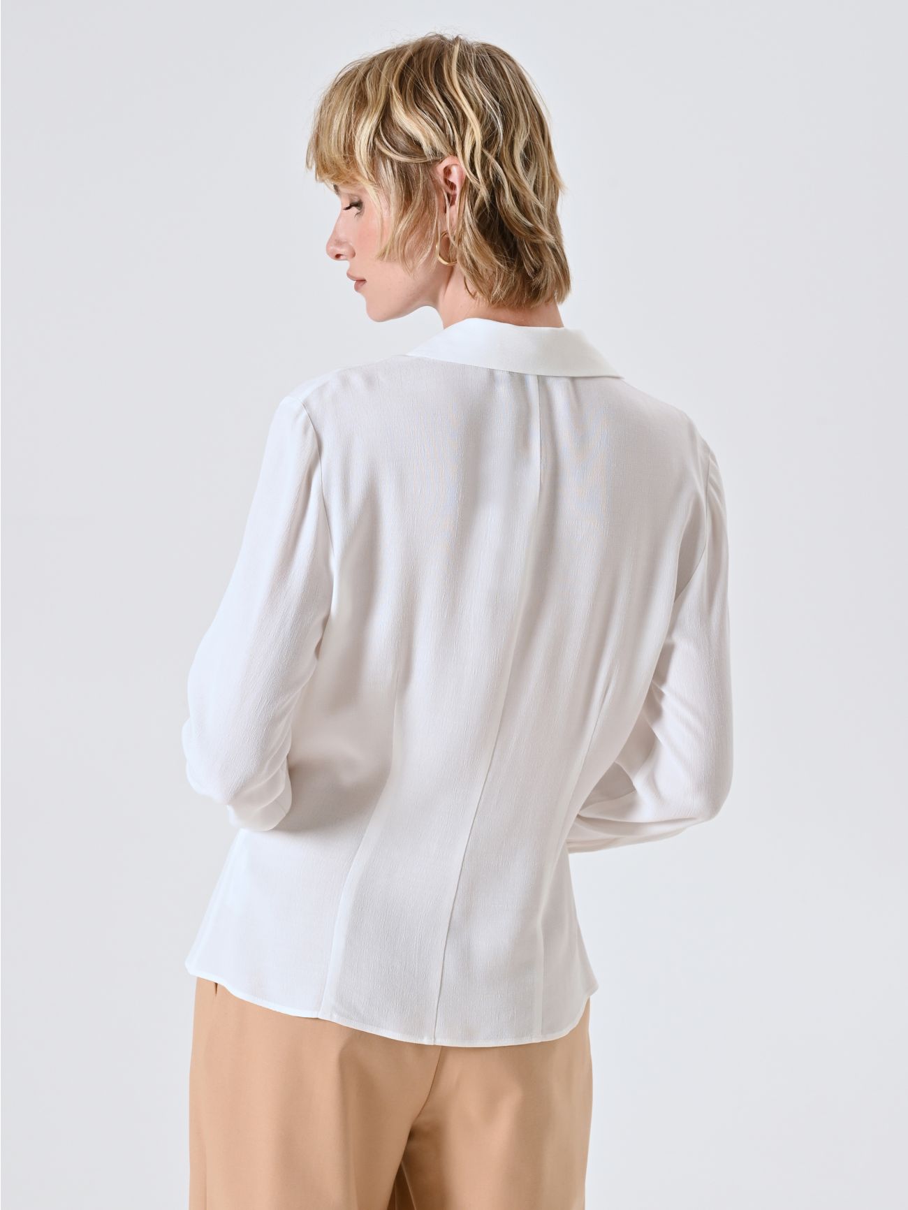 Chemise blanche en crêpe de viscose det_3