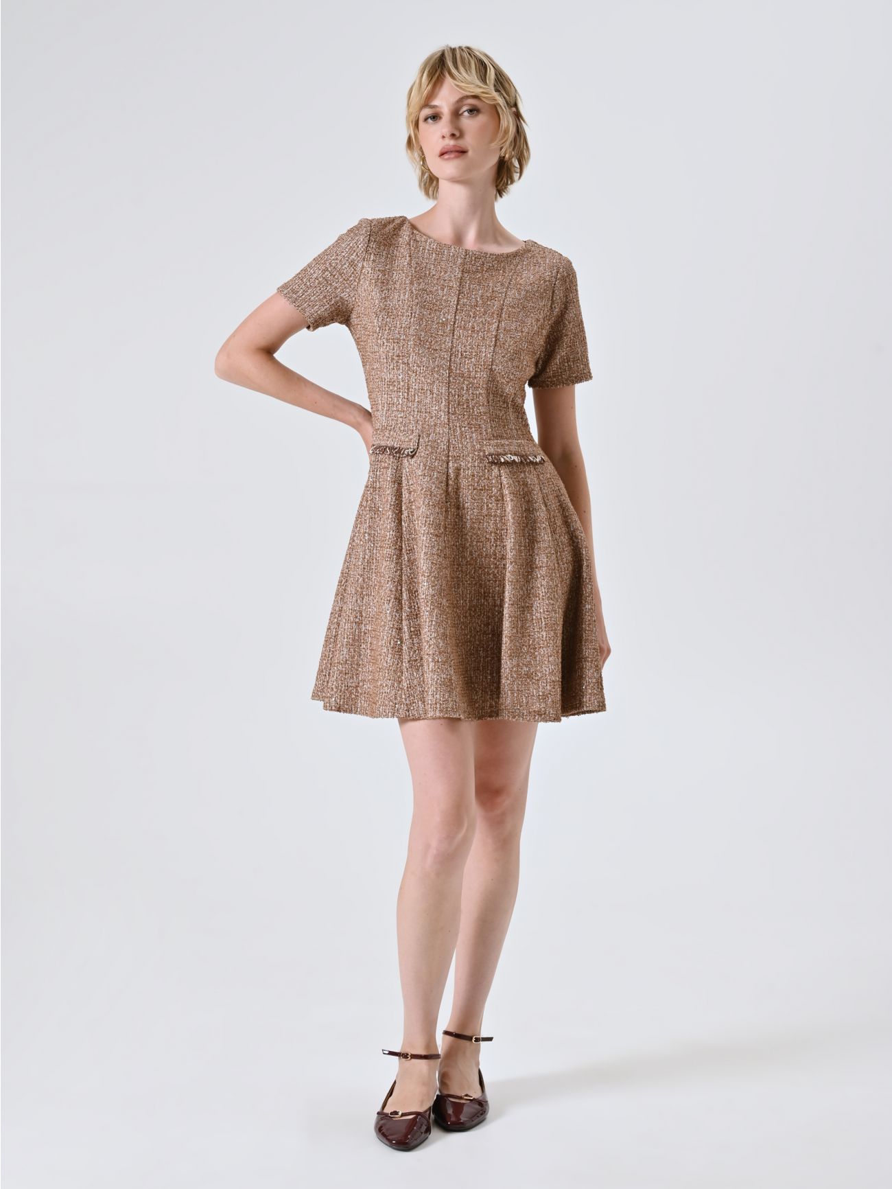 Robe en tweed camel in_i7