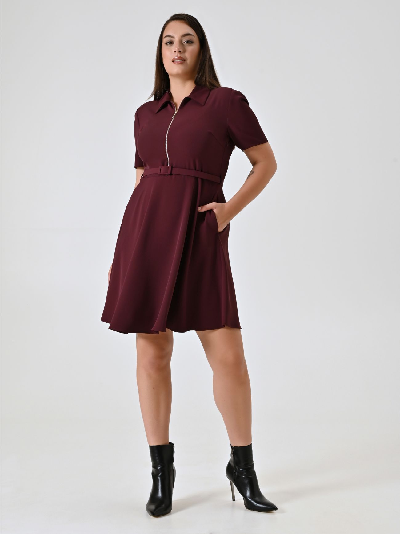 Abito Curvy con Zip e Colletto Bordeaux in_i7