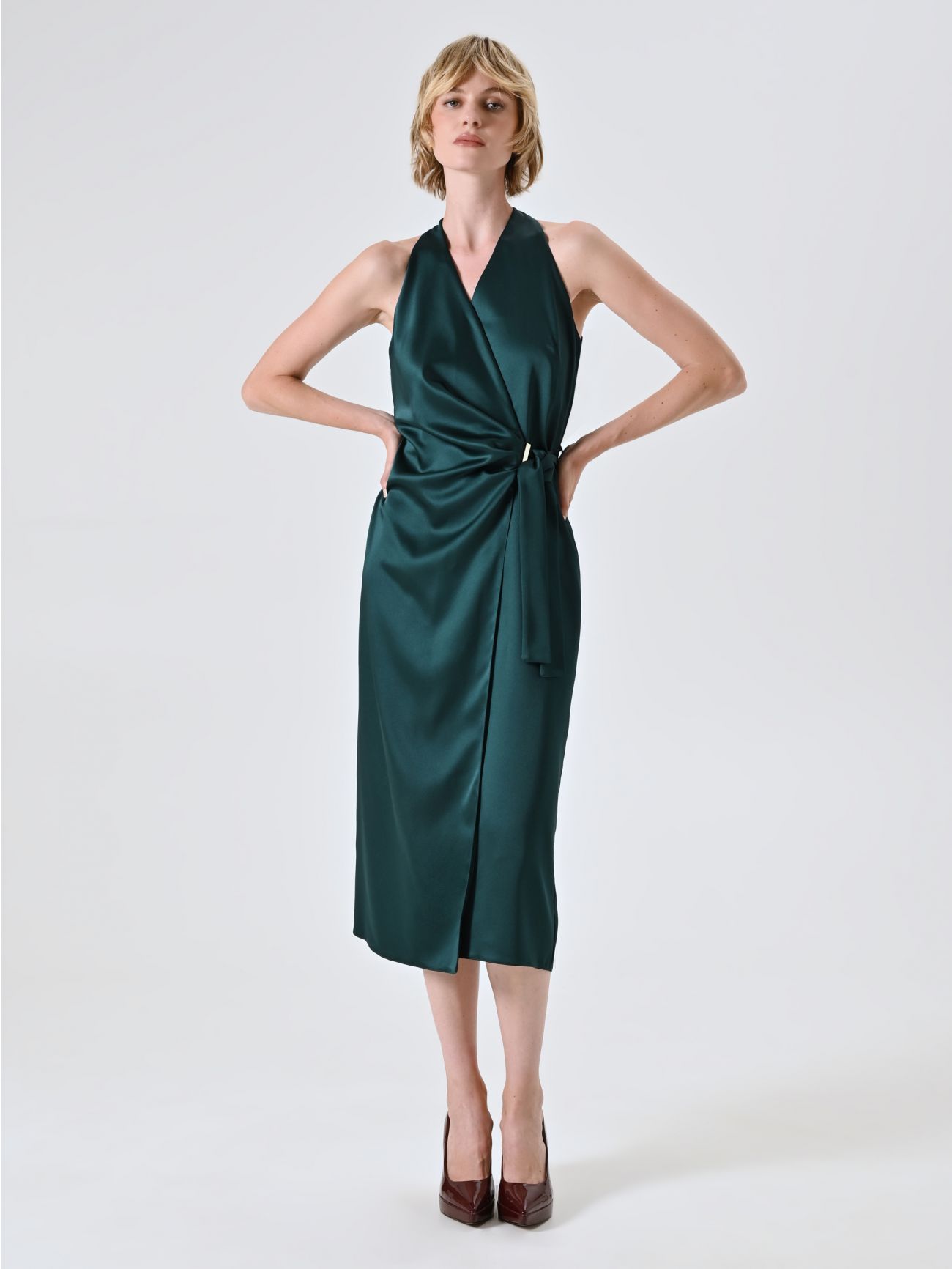 Vestido midi en satén verde in_i7