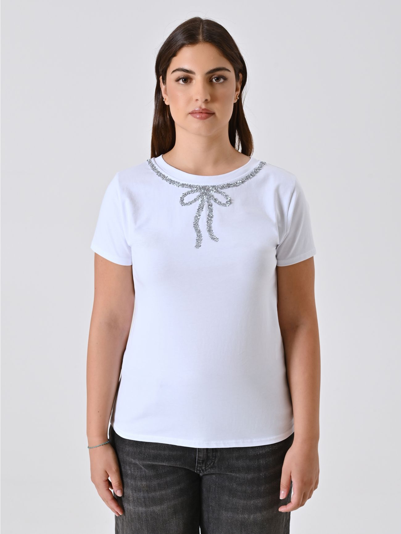  Curvy T-Shirt with Rhinestone Bow det_2