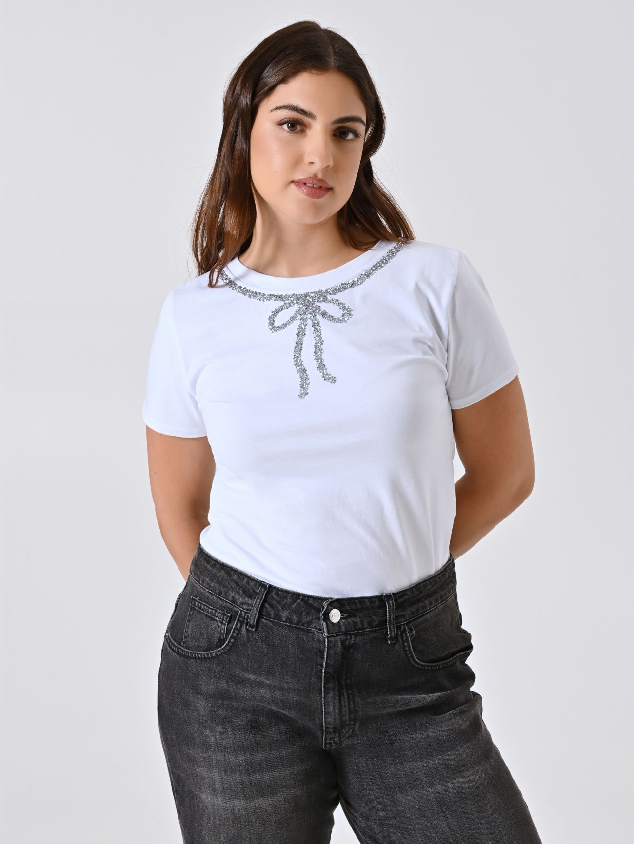  Curvy T-Shirt with Rhinestone Bow in_i7