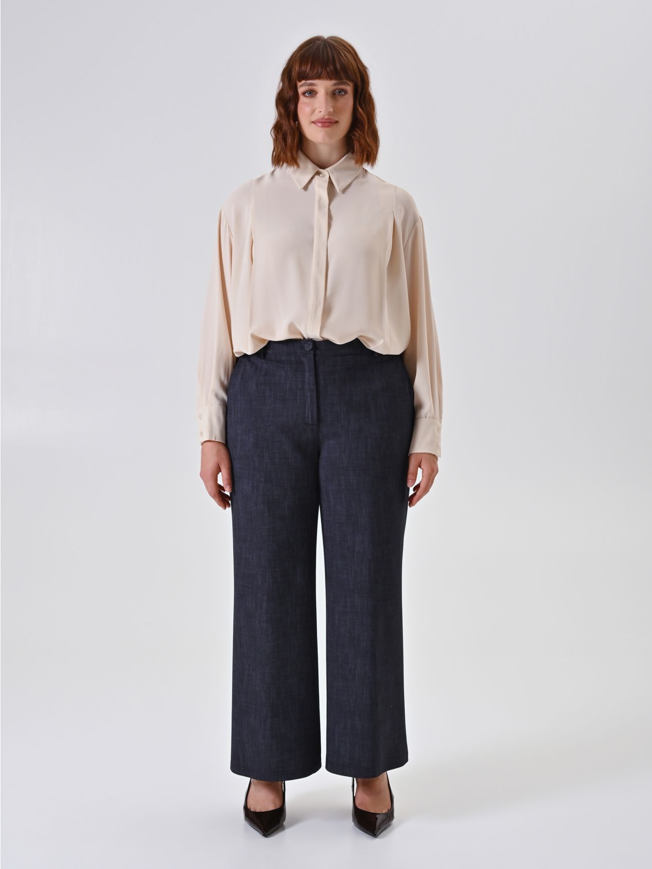 Spodnie Curvy z przetykanej dzianiny Punto Milano o wyglądzie denimu 1 Rinascimento Spodnie Curvy z przetykanej dzianiny Punto Milano o wyglądzie denimu det_1