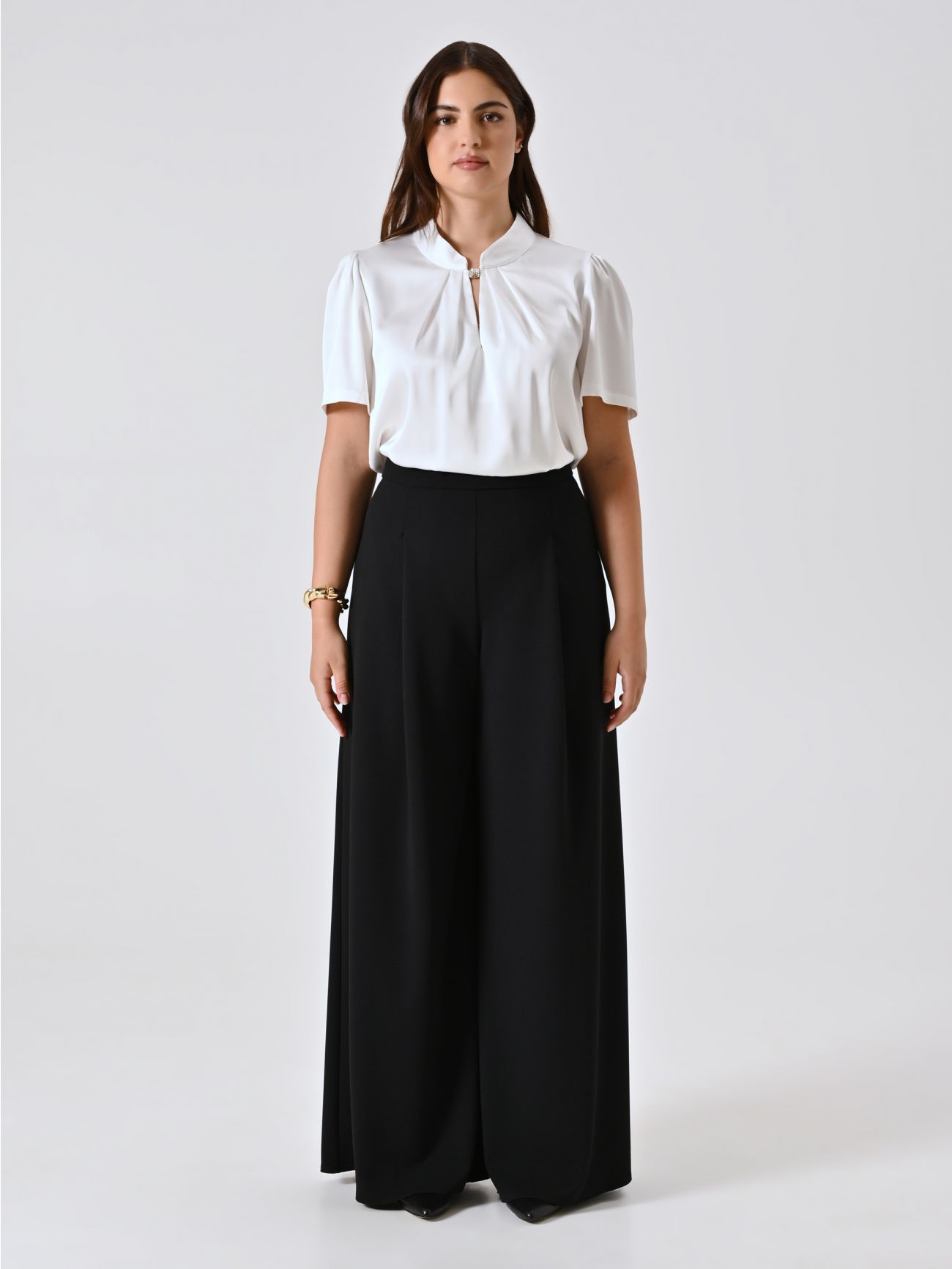 Curvy-Palazzo-Hose in Schwarz aus Cady det_1