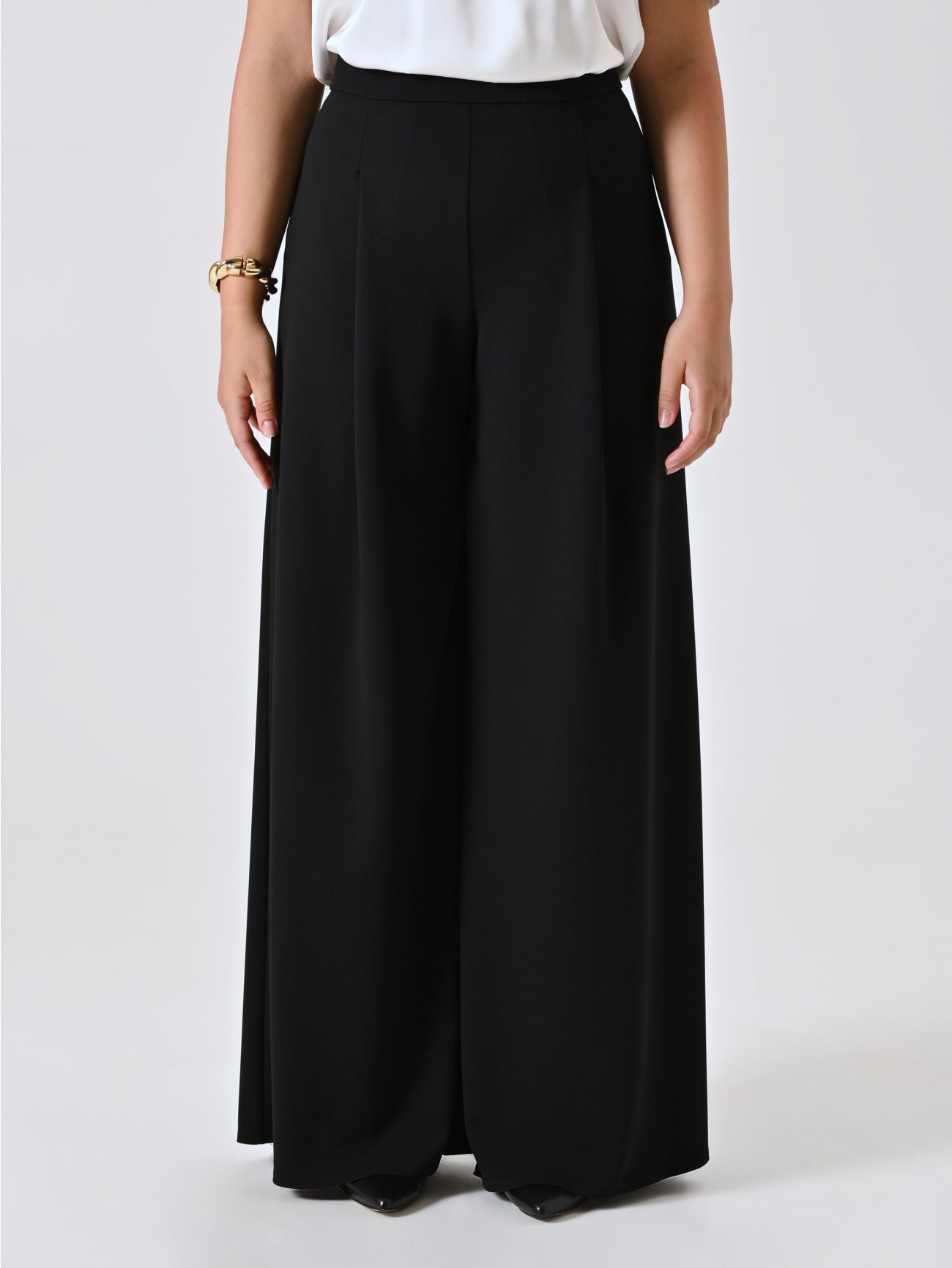 Curvy-Palazzo-Hose in Schwarz aus Cady det_2