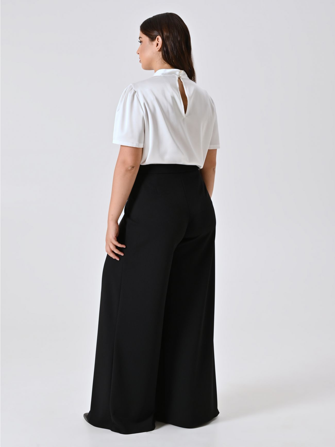 Curvy-Palazzo-Hose in Schwarz aus Cady det_3