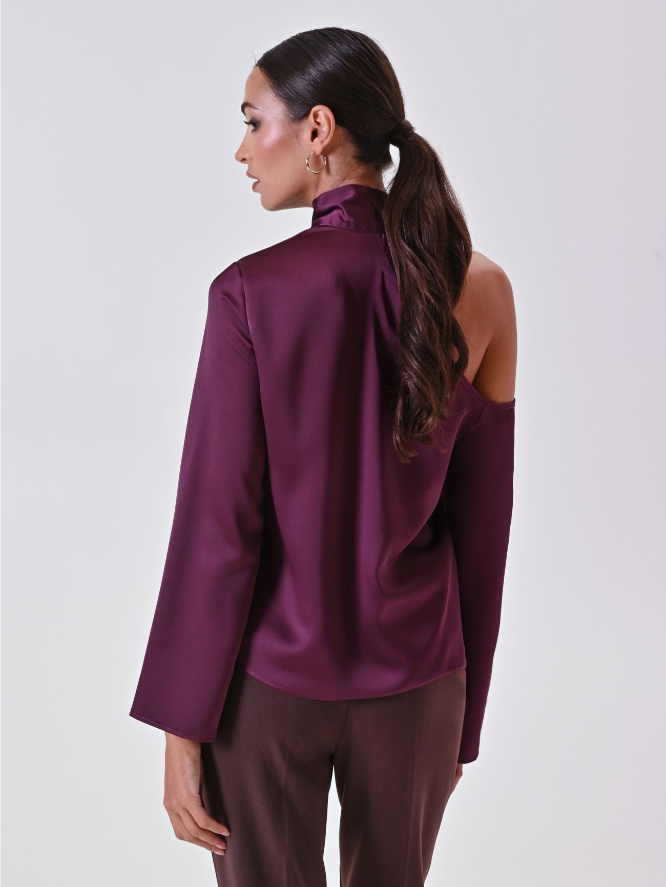 Asymmetrical Burgundy Blouse with Bow det_3