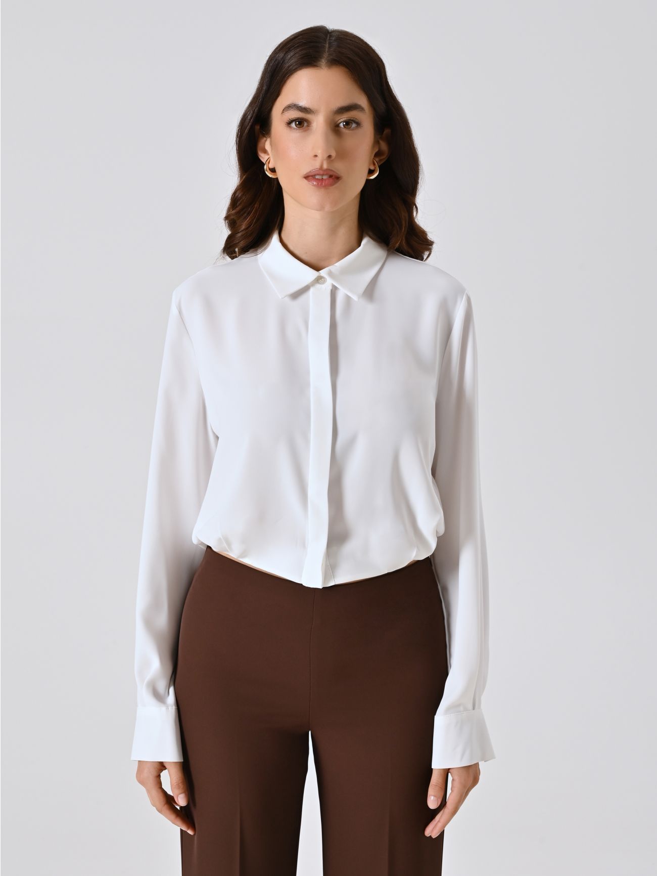 Camisa cropped blanca det_2