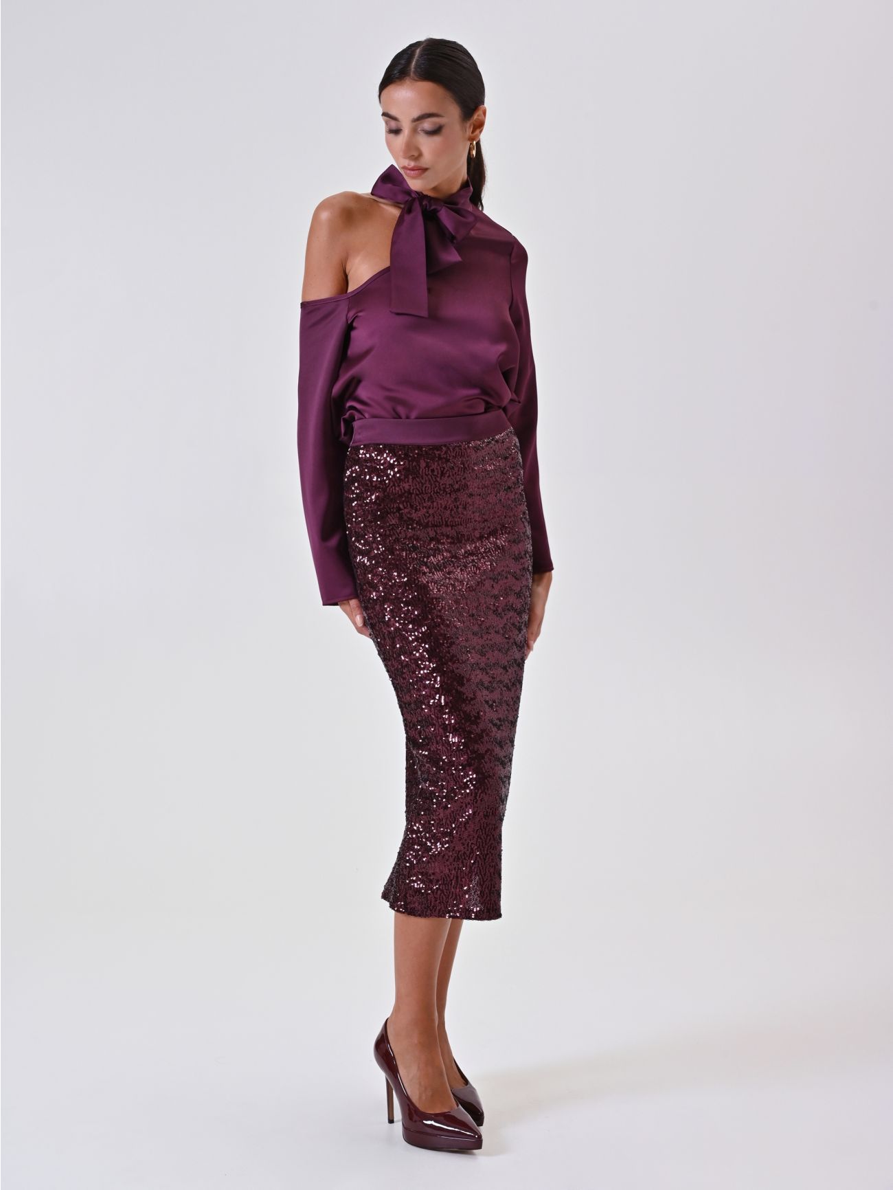 Burgundy Sequin Skirt in_i7