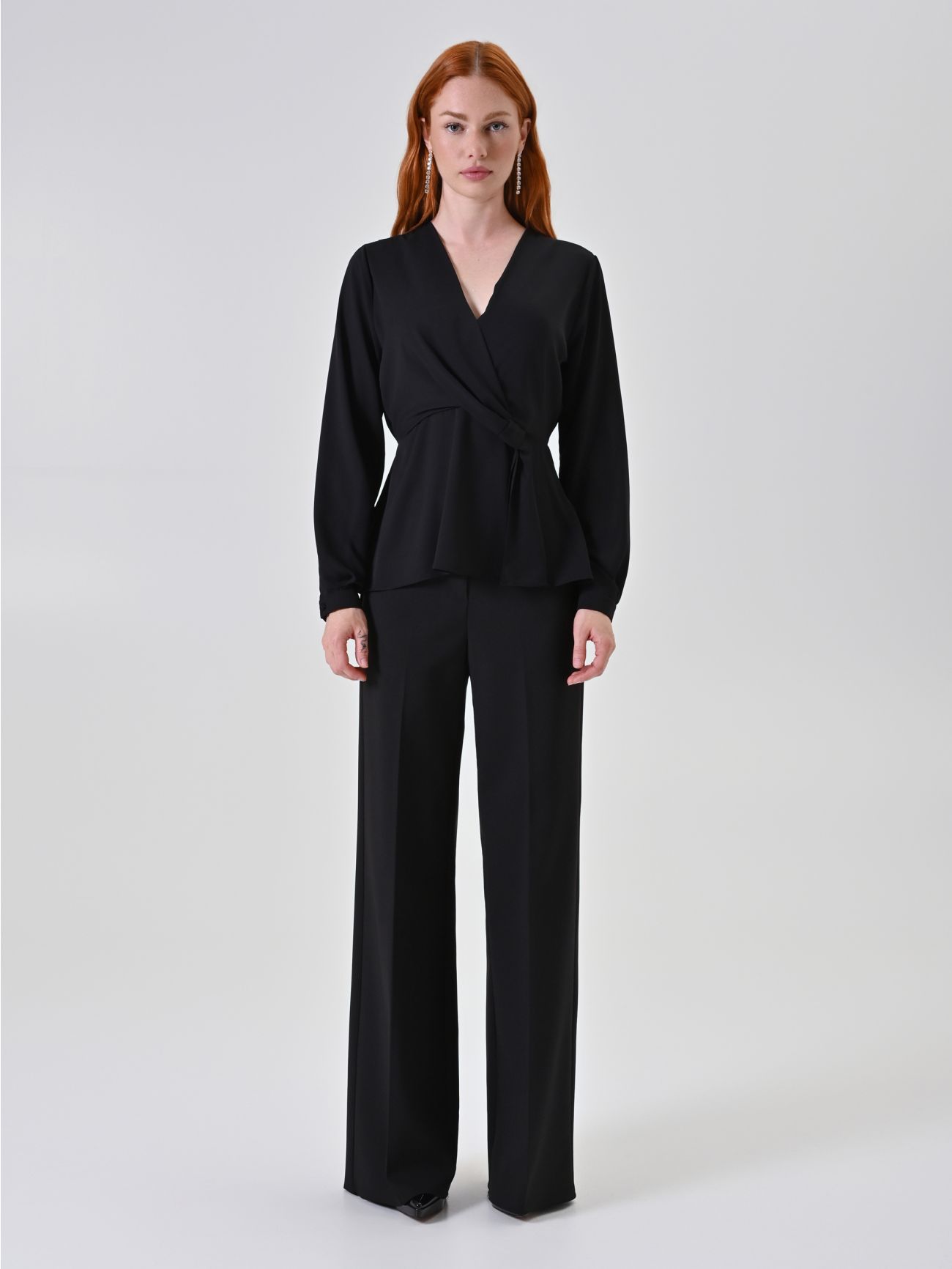 Black V-Neck Blouse det_1