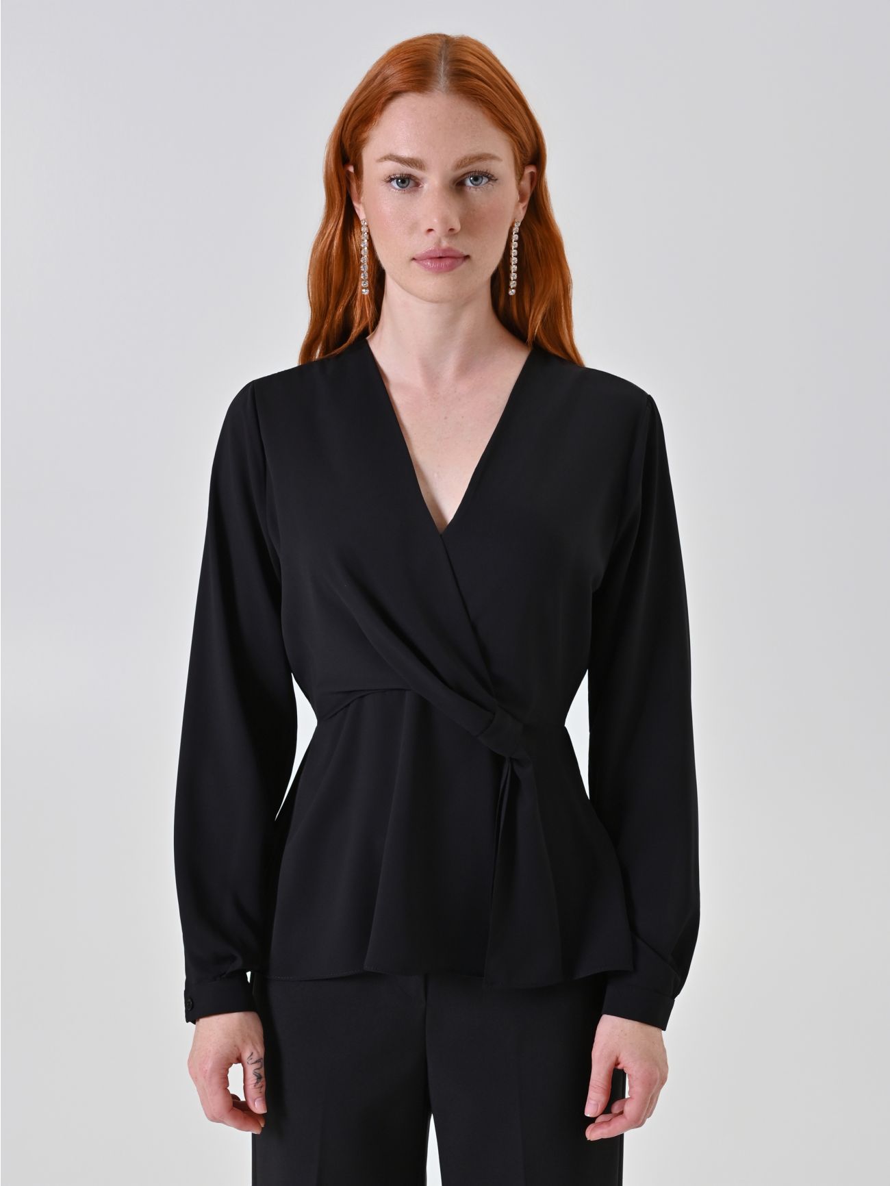 Black V-Neck Blouse det_2
