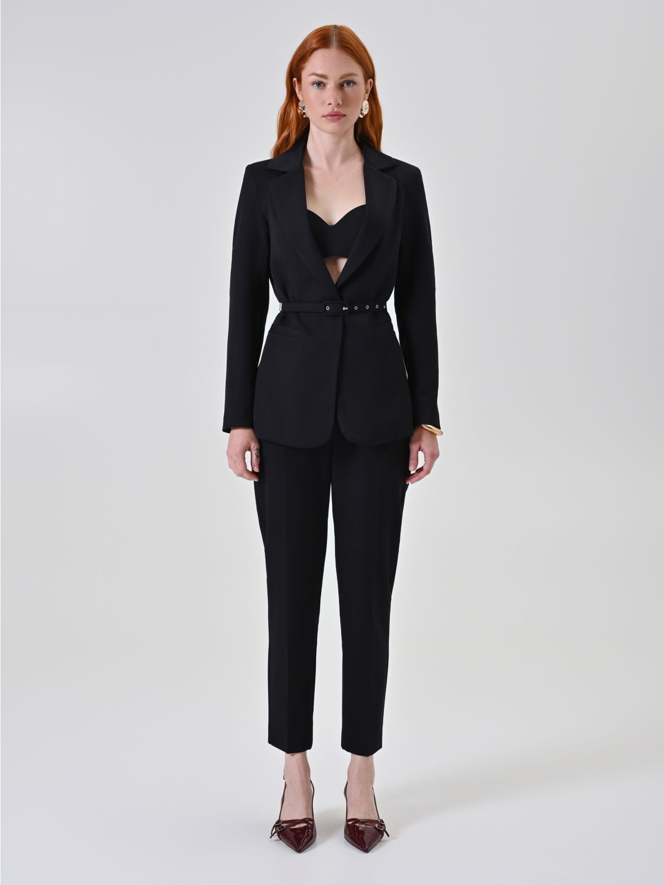 Fitted black jacket with belt det_1