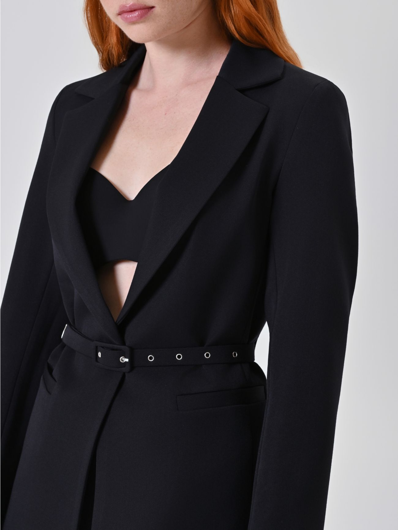 Fitted black jacket with belt in_i5