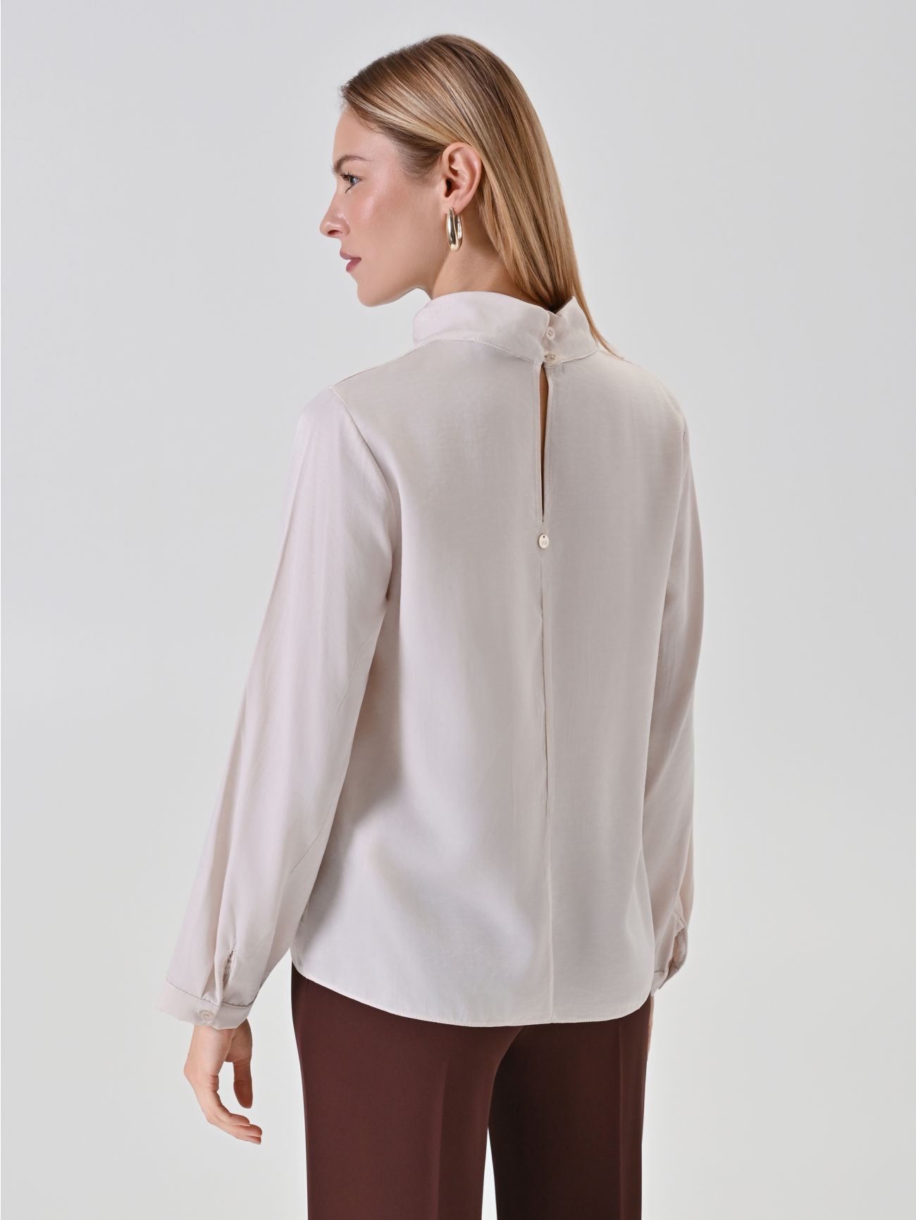 Light Beige Crinkle-Fabric Blouse det_3