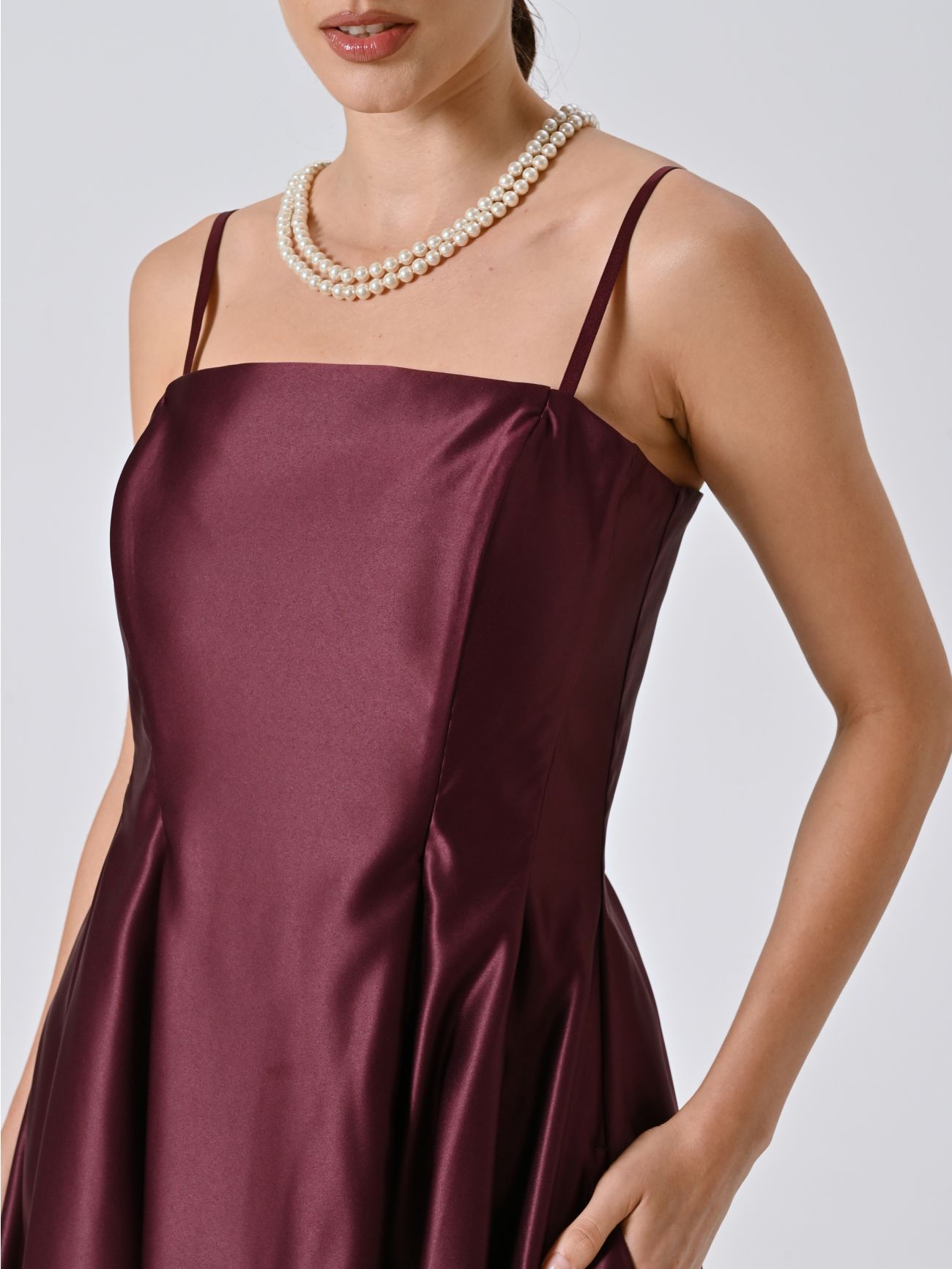 Robe évasée bordeaux à encolure droite in_i5