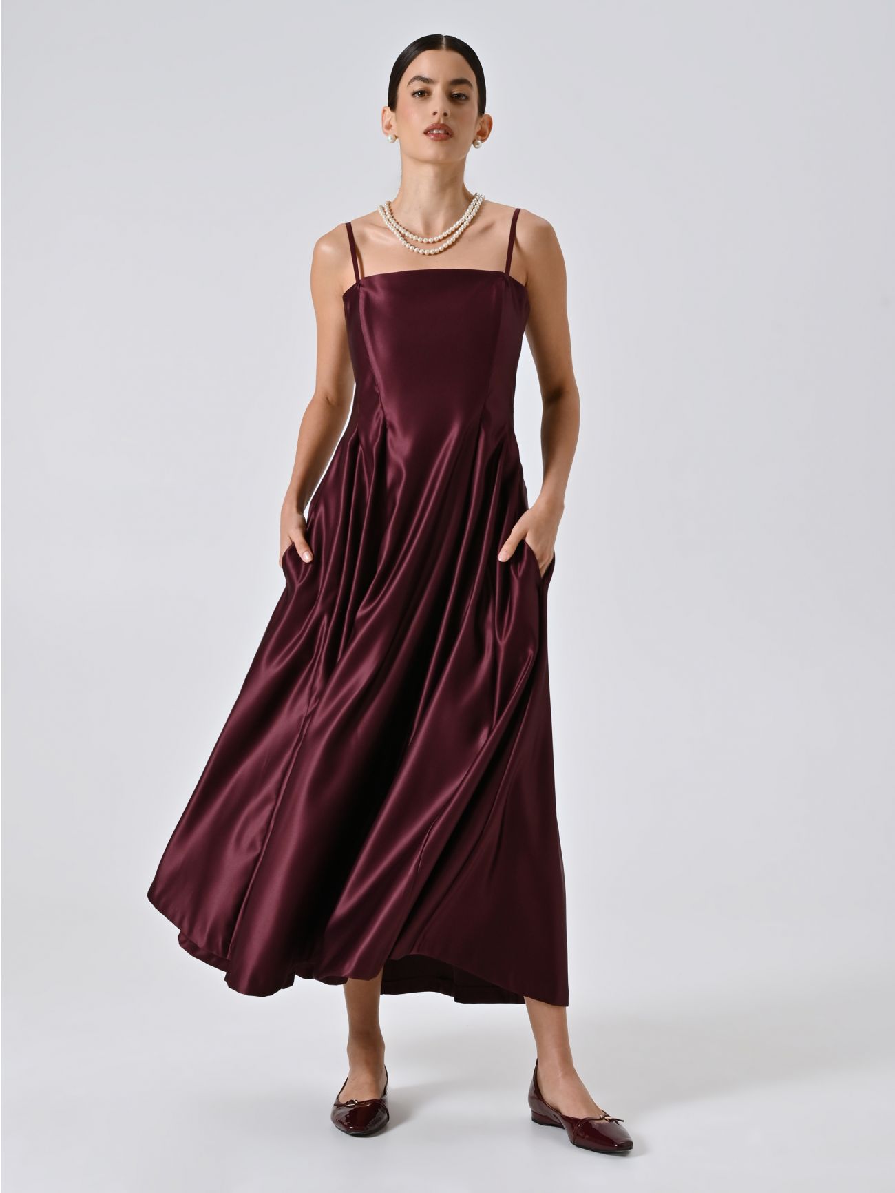 Robe évasée bordeaux à encolure droite in_i7
