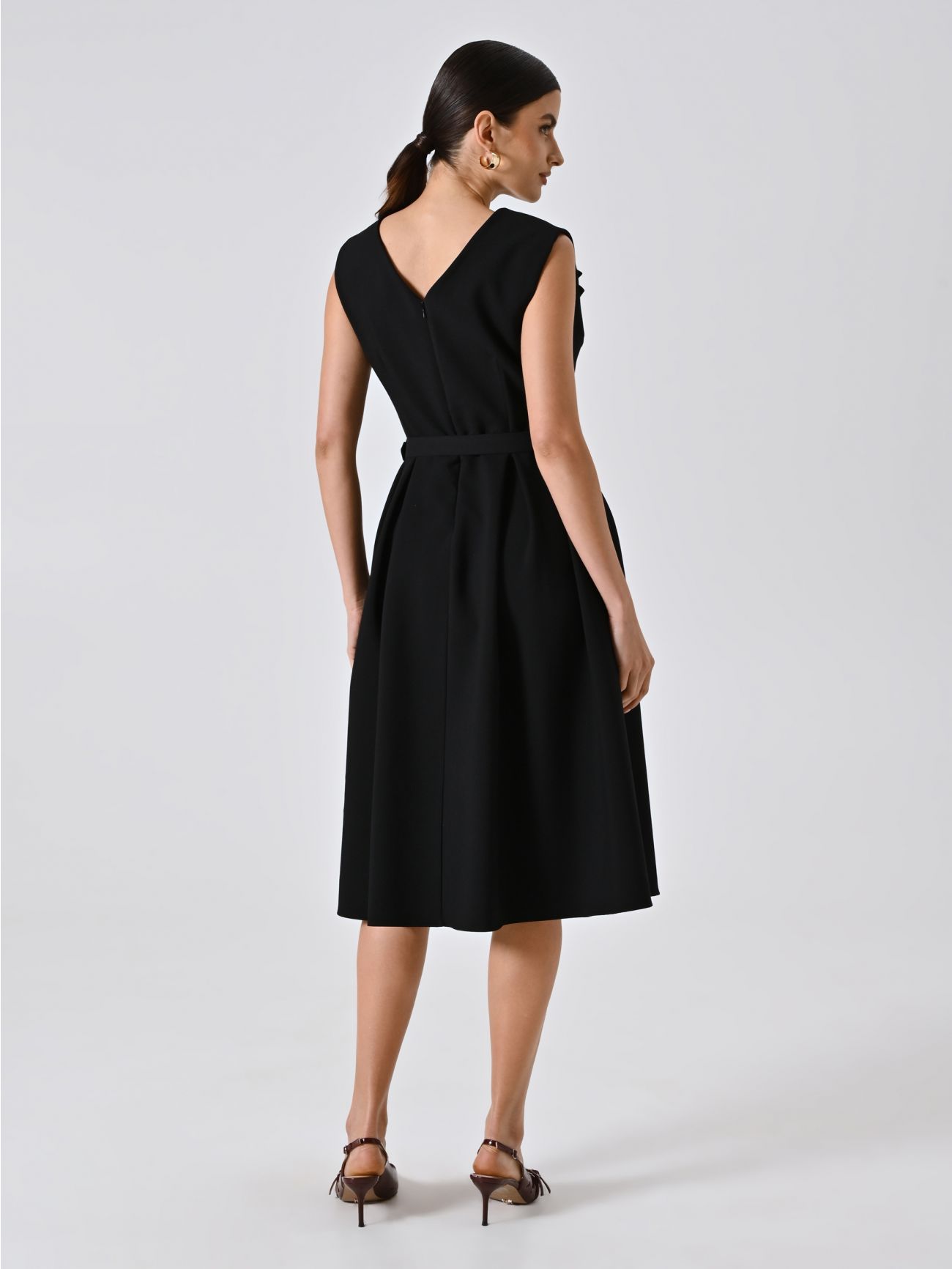 Robe fourreau noire à double revers det_3