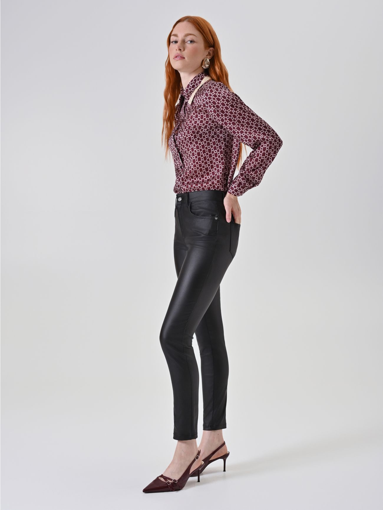 Black Faux-Leather Skinny Trousers in_i7