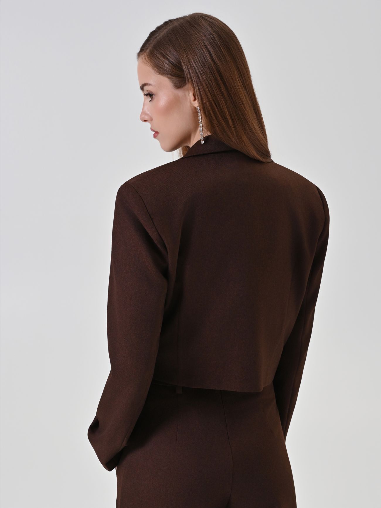 Cropped chocolate jacket with buckle det_3