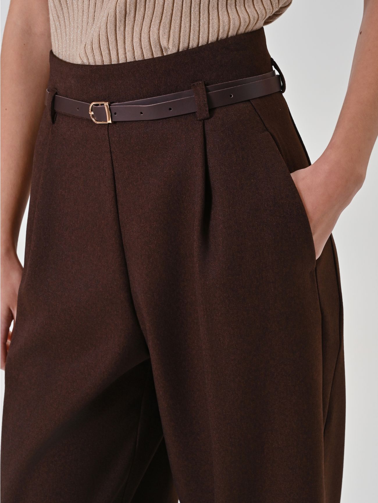 Schokoladenbraune Palazzohose mit Gürtel in_i5