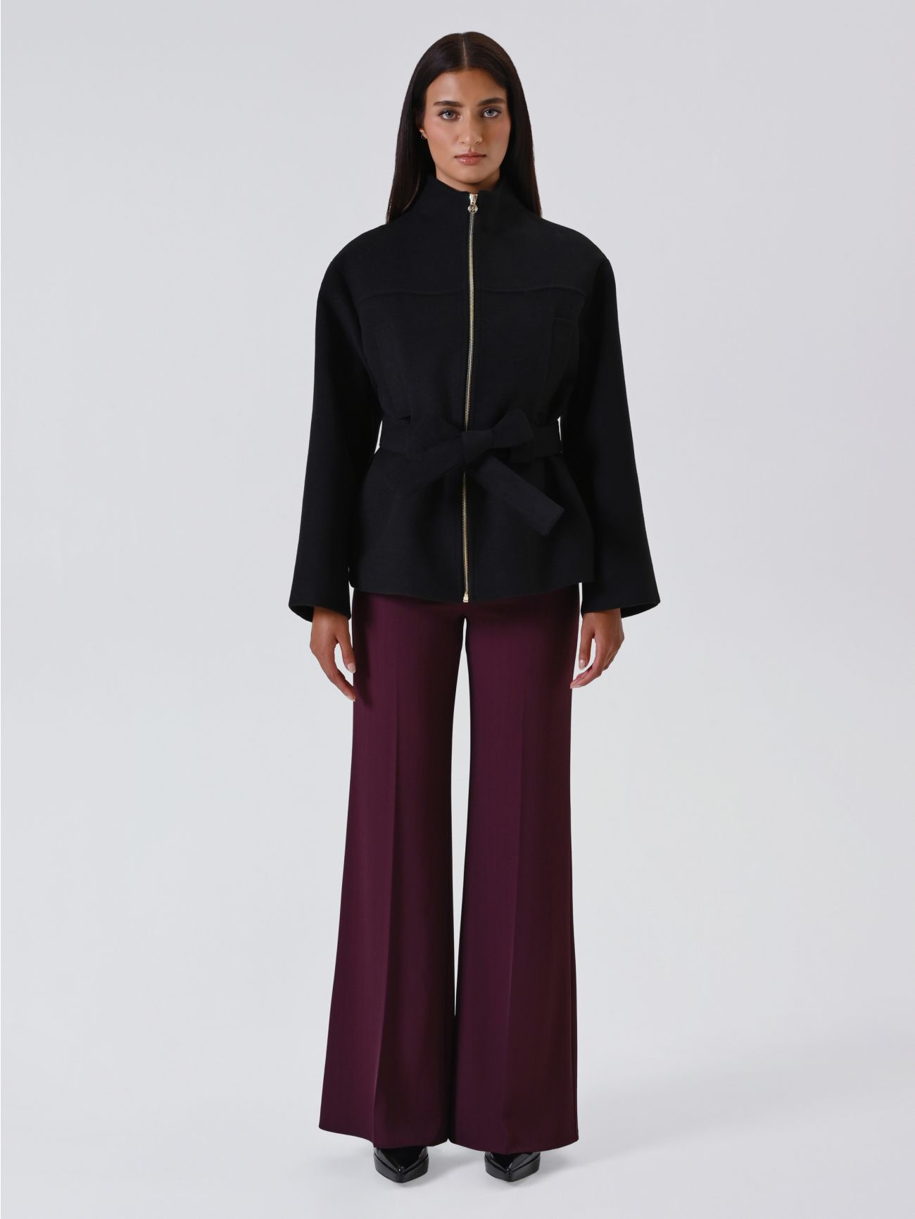 Cappotto Corto Nero con Cintura det_1